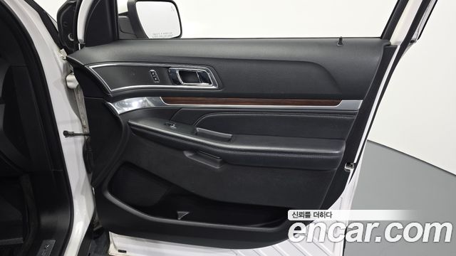 Ford Explorer 2.3 Limited 4WD 5th 2017 — фото 24