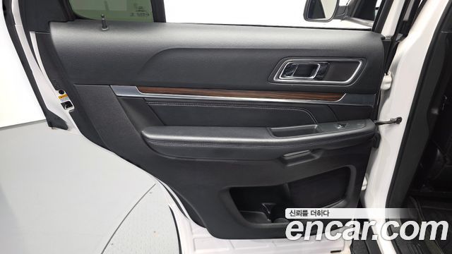 Ford Explorer 2.3 Limited 4WD 5th 2017 — фото 25