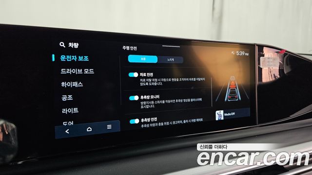 Hyundai Grandeur (GN7) 2,5 Gasoline 2WD Premium 2023 — фото 16
