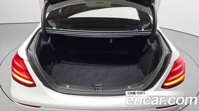 Mercedes-Benz E-Class (W213) E200 Avantgarde 2017 — фото 30