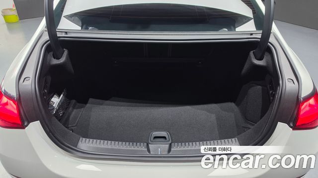 Mercedes-Benz E-Class (W214) E200 AMG Line 2026 — фото 38