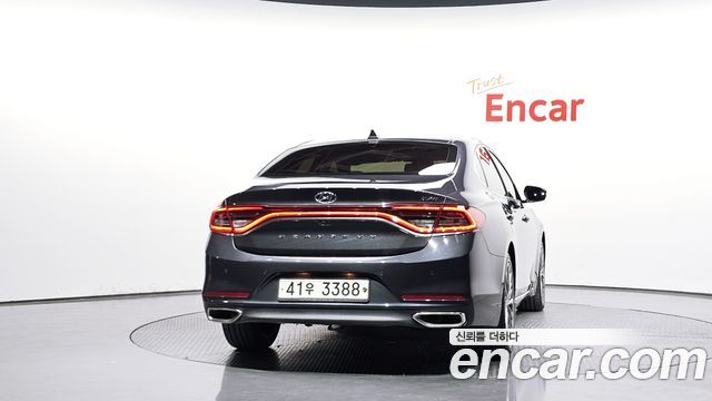 Hyundai Grandeur (IG) 2.2 Diesel Premium Special 2017 — фото 4