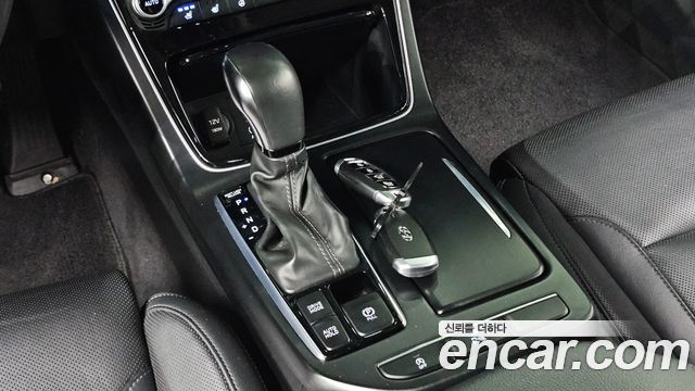 Hyundai Grandeur (IG) 2.2 Diesel Premium Special 2017 — фото 9