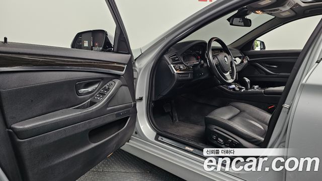 BMW 5 Series (F10) 528i Luxury Plus 2016 — фото 10