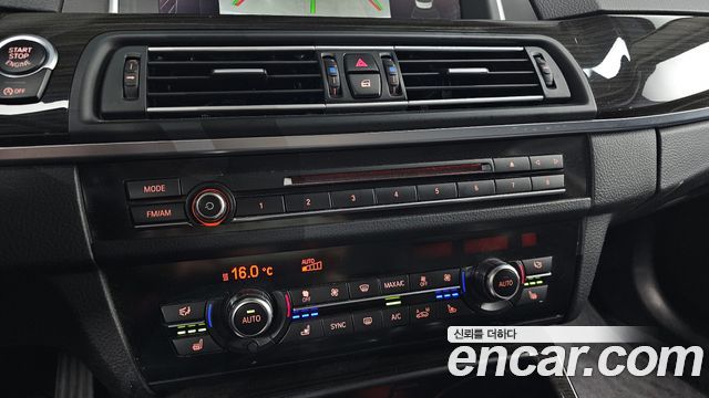 BMW 5 Series (F10) 528i Luxury Plus 2016 — фото 17
