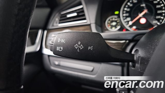 BMW 5 Series (F10) 528i Luxury Plus 2016 — фото 19