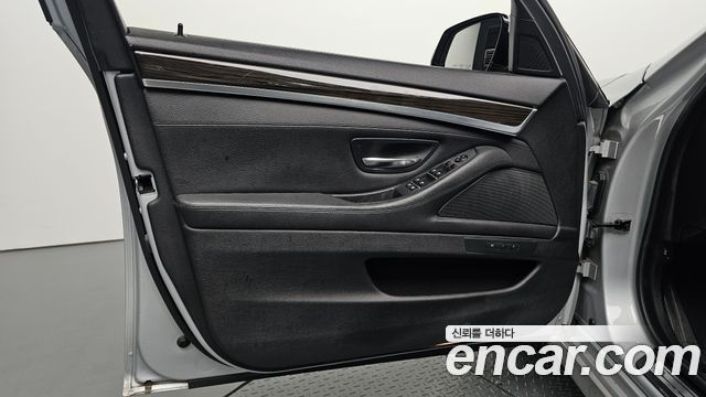 BMW 5 Series (F10) 528i Luxury Plus 2016 — фото 24