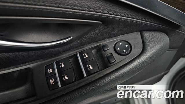 BMW 5 Series (F10) 528i Luxury Plus 2016 — фото 31
