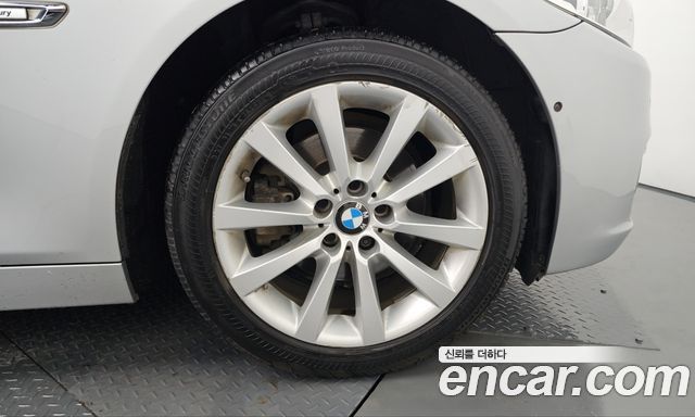 BMW 5 Series (F10) 528i Luxury Plus 2016 — фото 39