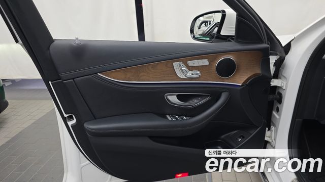 Mercedes-Benz E-Class (W213) E220d 4MATIC Exclusive 2019 — фото 24