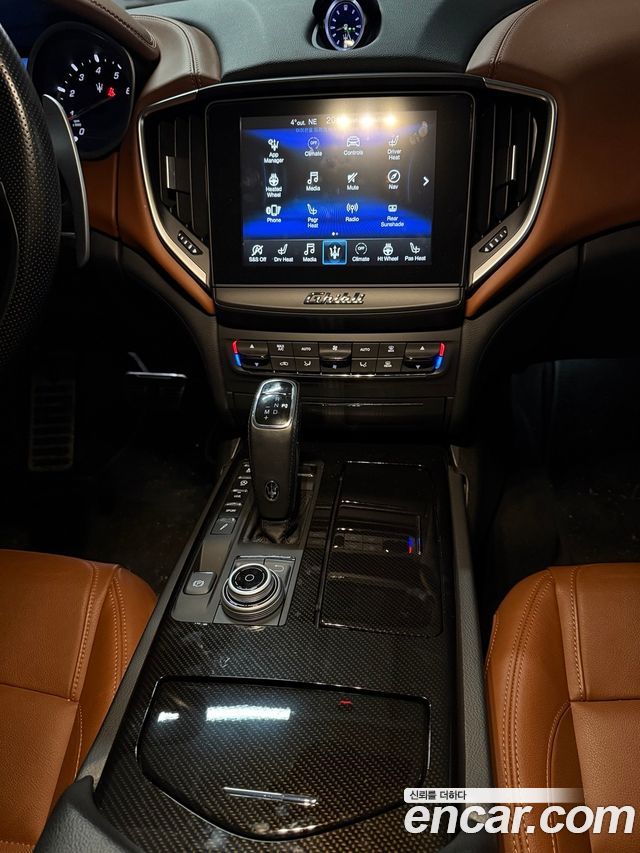 Maserati Ghibli 3.0S Q4 GranSport 3rd 2019 — фото 9