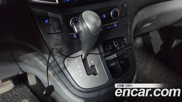 Hyundai Grand Starex 3-Seater VAN Smart 2017 — фото 9