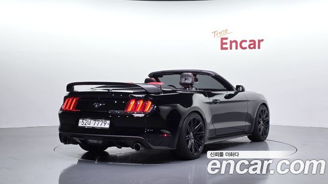 Ford Mustang Convertible 2017 — фото 2