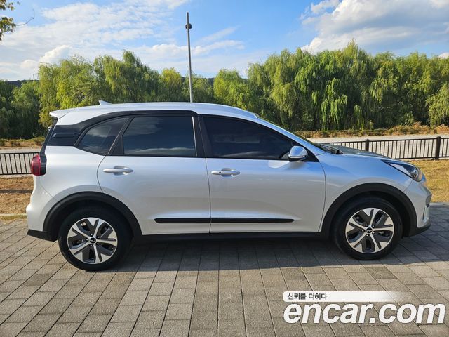 Kia Niro Plus Light (Taxi Trim) 2024 — фото 4