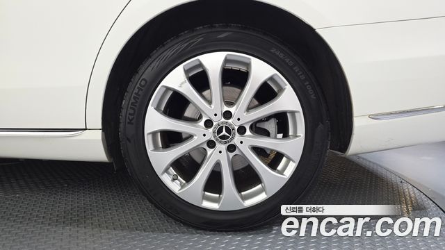 Mercedes-Benz E-Class (W213) E220d Exclusive 2018 — фото 21