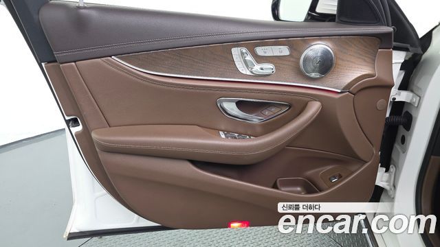 Mercedes-Benz E-Class (W213) E220d Exclusive 2018 — фото 24