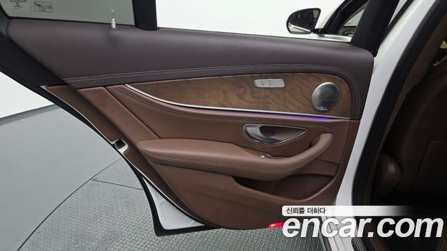 Mercedes-Benz E-Class (W213) E220d Exclusive 2018 — фото 25
