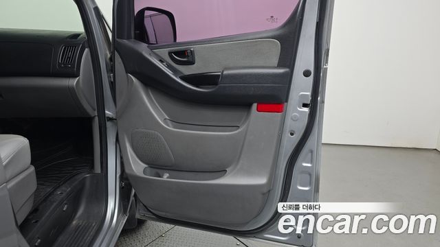 Hyundai Grand Starex 12-Seater Wagon CVX Deluxe 2015 — фото 24