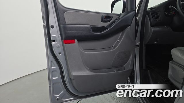 Hyundai Grand Starex 12-Seater Wagon CVX Deluxe 2015 — фото 25