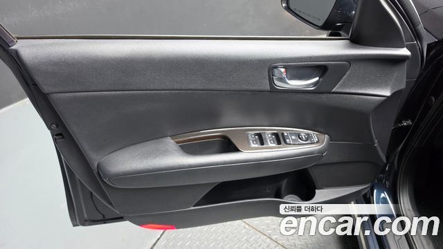 Kia K5 (II) 2.0 Prestige 2019 — фото 24