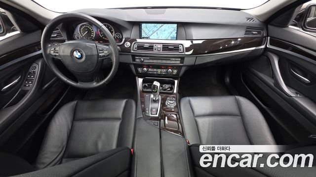 BMW 5 Series (F10) 528i 2011 — фото 7