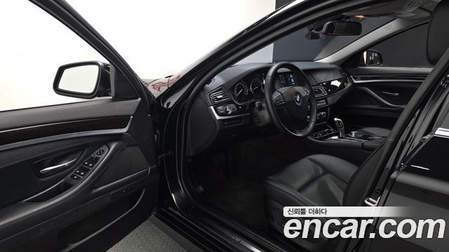 BMW 5 Series (F10) 528i 2011 — фото 10