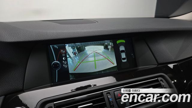 BMW 5 Series (F10) 528i 2011 — фото 16