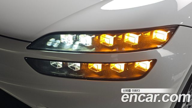 Genesis GV60 Standard AWD 2022 — фото 28