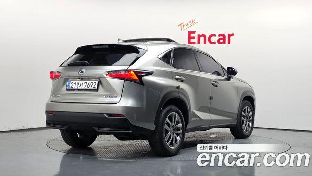 Lexus NX300h Supreme 2017 — фото 2