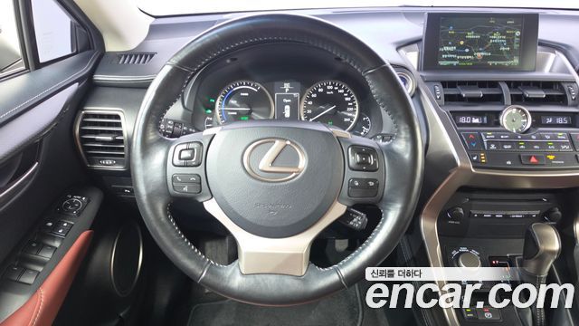 Lexus NX300h Supreme 2017 — фото 12