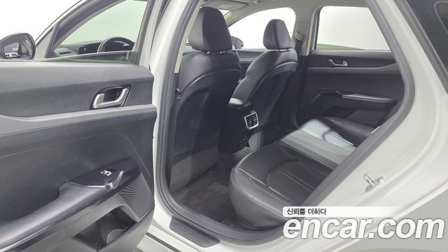 Kia K5 Hybrid (III) Trendy 2023 — фото 11