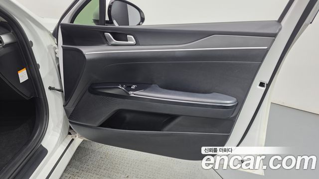 Kia K5 Hybrid (III) Trendy 2023 — фото 24