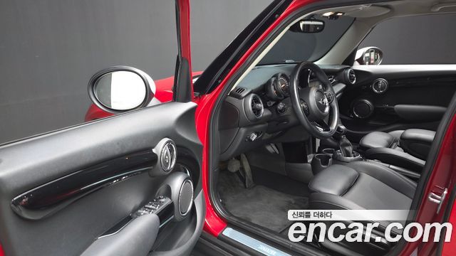 MINI Cooper 5Door HIGH 3rd 2016 — фото 10