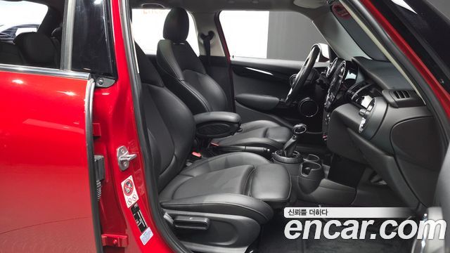 MINI Cooper 5Door HIGH 3rd 2016 — фото 11
