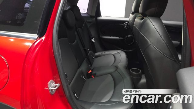 MINI Cooper 5Door HIGH 3rd 2016 — фото 12