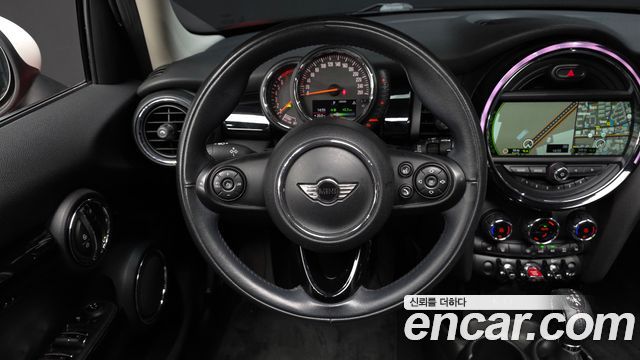 MINI Cooper 5Door HIGH 3rd 2016 — фото 13