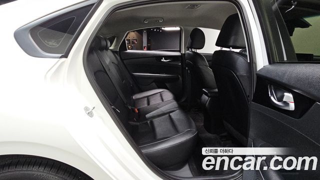 Kia K3 (II) 1.6 Prestige 2024 — фото 12