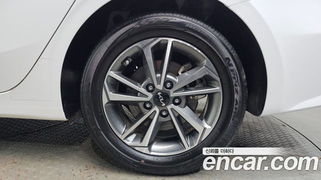 Kia K3 (II) 1.6 Prestige 2024 — фото 21