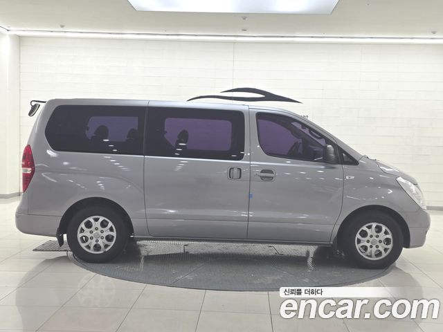 Hyundai Grand Starex 12-Seater Wagon CVX Deluxe 2015 — фото 3