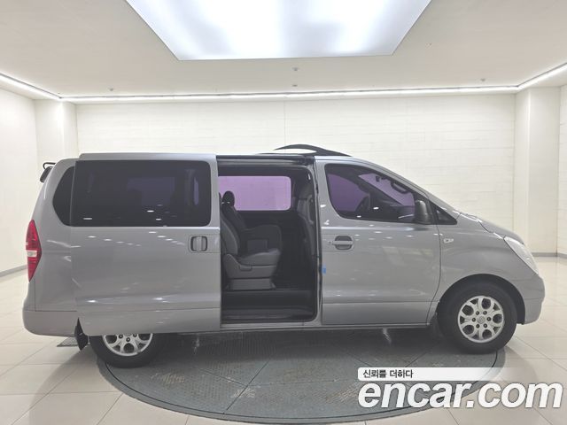 Hyundai Grand Starex 12-Seater Wagon CVX Deluxe 2015 — фото 7