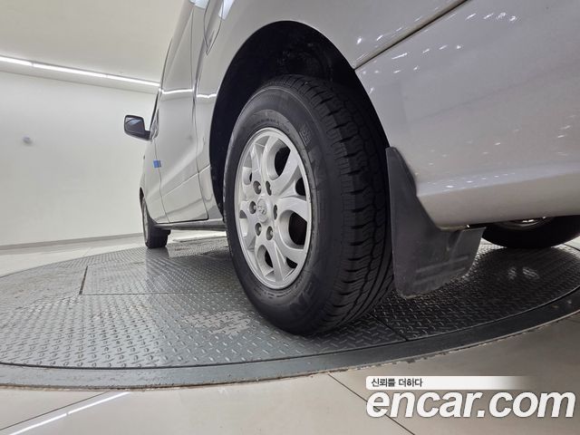 Hyundai Grand Starex 12-Seater Wagon CVX Deluxe 2015 — фото 23