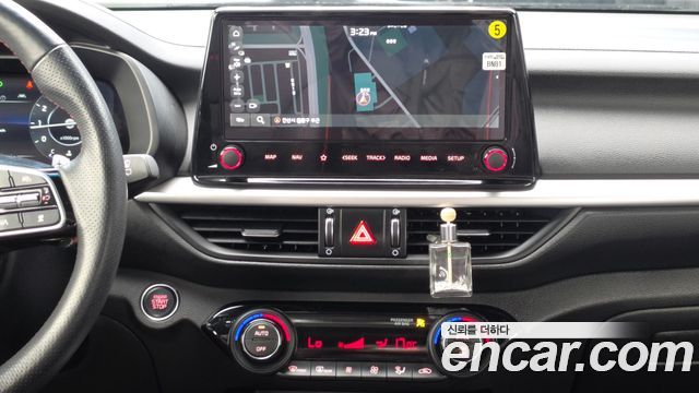 Kia K3 (II) 1.6 Turbo GT 5Door Signature 2022 — фото 14