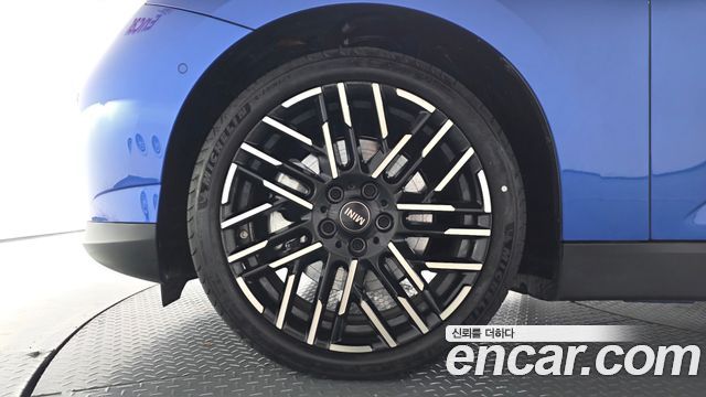 MINI Cooper Electric (IV) SE Favoured 2024 — фото 5