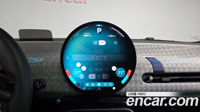 MINI Cooper Electric (IV) SE Favoured 2024 — фото 14