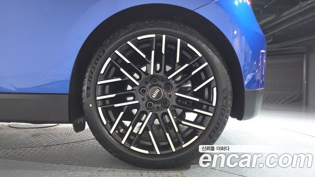 MINI Cooper Electric (IV) SE Favoured 2024 — фото 21