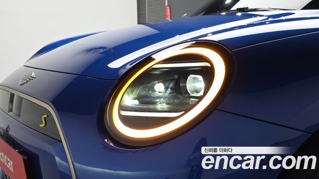 MINI Cooper Electric (IV) SE Favoured 2024 — фото 22