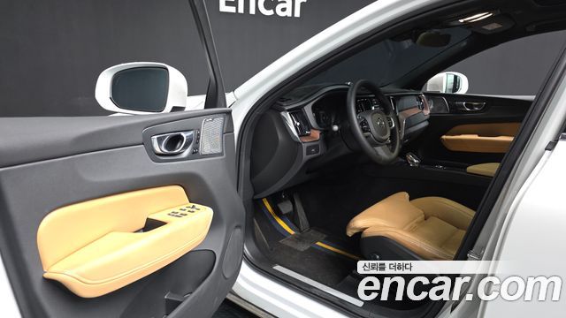 Volvo XC60 (II) B5 Ultra Bright 2025 — фото 10