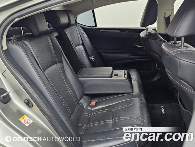 Lexus ES300h (VII) Luxury 2019 — фото 16