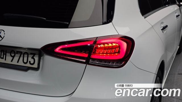 Mercedes-Benz A-Class (W177) A220 Hatchback 2021 — фото 23