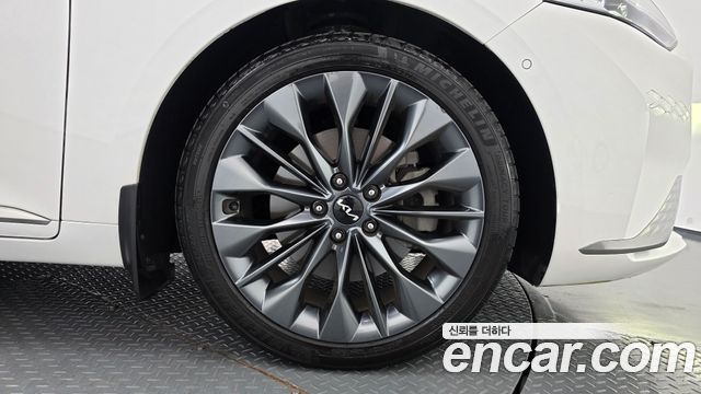 Kia K8 2.5 Gasoline 2WD Signature Special 2023 — фото 21